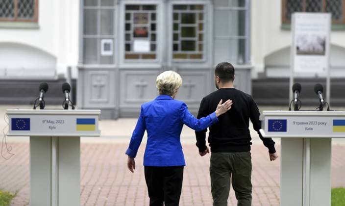 Bilder des Jahres 2023, News 05 Mai News Themen der Woche KW19 News Bilder des Tages KYIV, UKRAINE - MAY 09, 2023 - President of Ukraine Volodymyr Zelenskyy and President of the European Commission Ursula von der Leyen are seen after the briefing on the results of the meeting in Kyiv, capital of Ukraine. Briefing on results of meeting between Volodymyr Zelenskyy and Ursula von der Leyen  Copyright: xRuslanxKaniukax