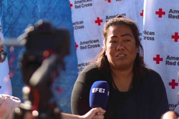 Venezuelan migrant Yonaiqui Gonzalez speaks with EFE in El Paso, Texas, USA, 09 May 2023. Several hundred migrants who had illegally crossed the border between Mexico and the United States in recent days voluntarily turned themselves in to the El Paso Border Patrol on Tuesday after a tense day of intimidation by authorities and in the hope of receiving fair treatment. The migrants, mostly Venezuelans, wait their turn in a long line glued to the Border Patrol wall that stands next to the Paso del Norte bridge that connects the two countries. Fear and hope of fair treatment push migrants to turn themselves in El Paso !ACHTUNG: NUR REDAKTIONELLE NUTZUNG!  Copyright: xJonathanxFernandezx AME8341 20230510-059043cefc500b497ce9cf5357684e2d6271ff37