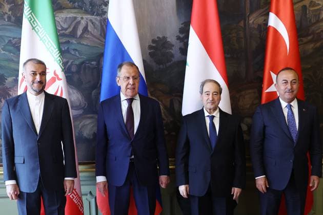 News Themen der Woche KW19 News Bilder des Tages RUSSIA, MOSCOW - MAY 10, 2023: Iran s Foreign Minister Hossein Amir-Abdollahian, Russia s Foreign Minister Sergei Lavrov, Syria s Foreign Minister Faisal Mekdad, and Turkey s Foreign Minister Mevlut Cavusoglu (L-R) pose for a family photo before a meeting to discuss diplomatic settlement of the Syrian crisis at the reception house of the Russian Ministry of Foreign Affairs in Spiridonovka Street. Valery Sharifulin TASS  58979386