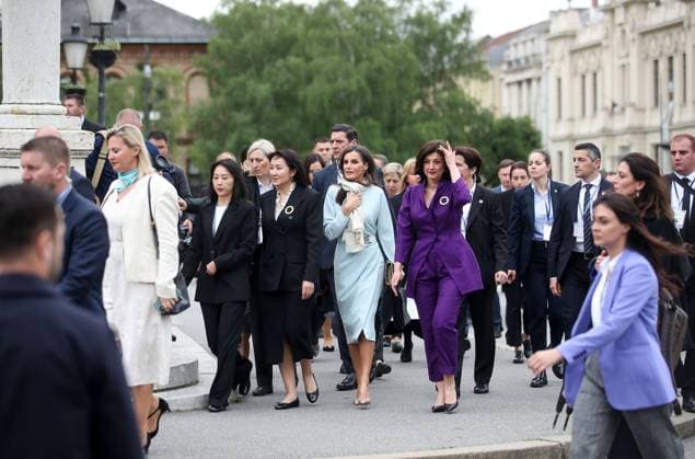 Kroatien, First Lady Sanja Music Milanovic und Königin Letizia von Spanien in Zagreb Zagreb: A cultural program was held for the participants of the Summit of spouses of European leaders on the prevention of childhood obesity First Lady of Croatia Sanja Music Milanovic and Queen of Spain Her Majesty Letizia seen in front of the Croatian National Theater. A cultural program was held in front of the Croatian National Theater for the participants of the Summit of Spouses of European Leaders who discussed the prevention of childhood obesity in Europe, in Zagreb, Croatia, on May 10, 2023. SlavkoxMidzor PIXSELL