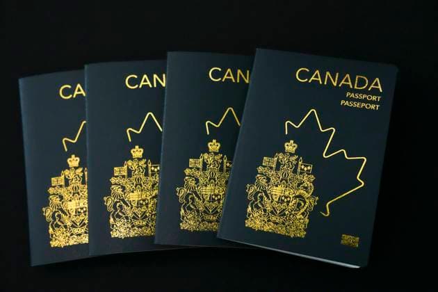 Kanada, Reisepass mit überarbeitetem Design May 10, 2023, Ottawa, ON, CAN: The new Canadian passport is unveiled at an event at the Ottawa International Airport in Ottawa on Wednesday, May 10, 2023. Ottawa CAN  - ZUMAc35_ 20230510_zaf_c35_044 Copyright: xSeanxKilpatrickx
