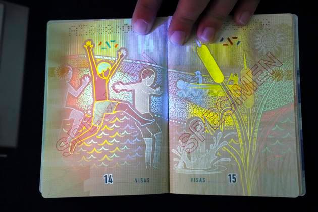 Kanada, Reisepass mit überarbeitetem Design May 10, 2023, Ottawa, ON, CAN: The new Canadian passport is unveiled at an event at the Ottawa International Airport in Ottawa on Wednesday, May 10, 2023. Ottawa CAN  - ZUMAc35_ 20230510_zaf_c35_047 Copyright: xSeanxKilpatrickx