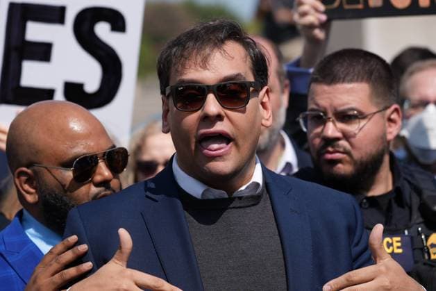 Bilder des Jahres 2023, News 05 Mai News Themen der Woche KW19 News Bilder des Tages USA, Republikanischer Abgeordneter George Santos wegen Betrugsvorwürfen in New York festgenommen New York Rep. George Santos speaks to the press at Long Island Federal Courthouse in New York s eastern district where charges have been filed under seal on Wednesday, May 10, 2023. FBI and the Justice Department public integrity prosecutors in New York and Washington have been examining allegations of false statements in Santos campaign finance filings and other claims.  NYP202305107016 JohnxNacion