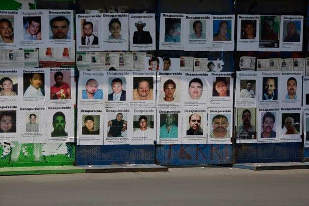 Mexiko, Demonstranten erinnern an Vermisste Mother s Day In Mexico View of photographs of disappeared persons that were placed by their relatives and that marched from the Monument to the Mother to the Angel of Independence in Mexico City on the occasion of Mother s Day in Mexico and the XII March of National Dignity, where dozens of people demanded the appearance of their loved ones. Mexico City Mexico City Mexico  Copyright: xGerardoxVieyrax originalFilename: vieyra-notitle230510_npCpV.jpg