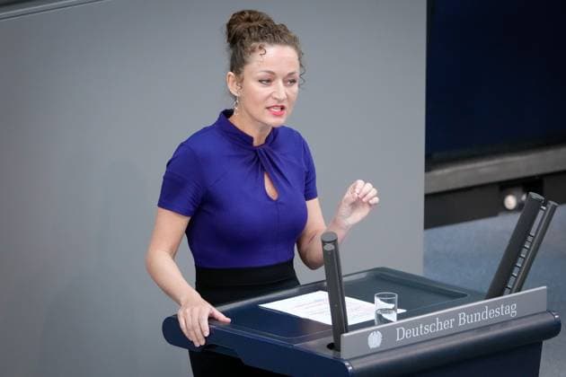 103. Bundestagssitzung und Debatte in Berlin Aktuell,26.04.2023 Berlin, Zaklin Nastic von der Partei Die Linke im Portrait bei seiner Rede zur Debatte Bundeswehreinsatz in Kosovo (KFOR) bei der 99. Sitzung des Deutschen Bundestag in Berlin Berlin Berlin *** 103 Bundestag session and debate in Berlin Aktuell,26 04 2023 Berlin, Zaklin Nastic of the party Die Linke in portrait during his speech on the debate Bundeswehr mission in Kosovo KFOR at the 99 session of the German Bundestag in Berlin Berlin
