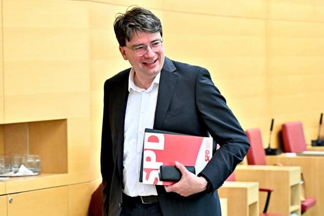 Florian von Brunn, SPD. 145.Plenarsitzung des Bayerischen Landtags am 11.05.2023. Florian von Brunn, Vorsitzender der SPD Landtagsfraktion und der BayernSPD , im Plenarsaal. München Bayern Deutschland *** Florian von Brunn, SPD 145 Plenary Session of the Bavarian Parliament on 11 05 2023 Florian von Brunn, Chairman of the SPD Parliamentary Group and the BayernSPD , in the Plenary Hall Munich Bavaria Germany Copyright: xRolfxPossx