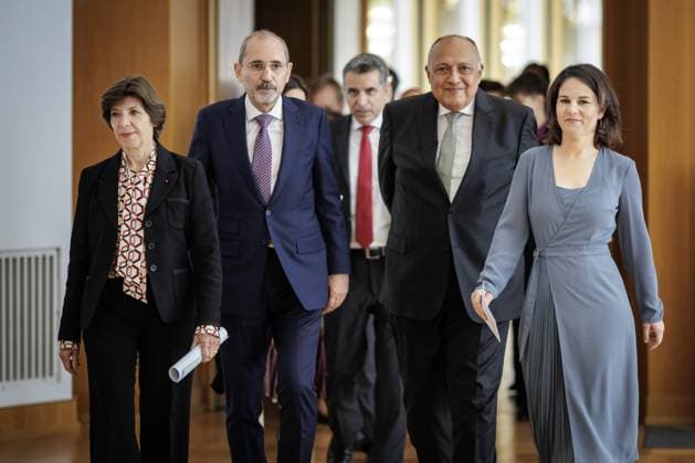 Situation in the Middle East Conflict Annalena Baerbock, German Foreign Minister, Invites to Cloverleaf Meeting in Berlin Pictured here on the way to a press conference after the joint talks L R Catherine Colonna, Foreign Minister of France, Ayman Safadi , Foreign Minister of Jordan, Sameh Shoukry, Foreign Ministe Copyright: xJaninexSchmitz photothek.dex