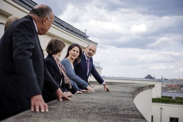 Annalena Baerbock, German Foreign Minister, invites to cloverleaf meeting in Berlin Pictured here on the way to a joint working lunch L R Sameh Shoukry, Foreign Minister of Egypt, Catherine Colonna, Foreign Minister of France, Annalena Baerbock, German Foreign Minister, and Ayman Safadi , Foreign Minister of Jordan Berlin, 11 05 2023 Berlin Germany Copyright: xJaninexSchmitz photothek.dex
