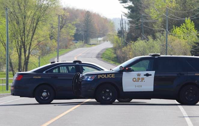Kanada, Polizei-Ermittlungen nach Mord an Polizisten bei Bourget, Ontario May 11, 2023, Bourget, ON, Canada: OPP vehicles block a road near the scene of a shooting where one Ontario Provincial Police officer was killed and two others were injured in the town of Bourget, Ont. on Thursday, May 11, 2023. Bourget Canada  - ZUMAc35_ 20230511_zaf_c35_009 Copyright: xPatrickxDoylex