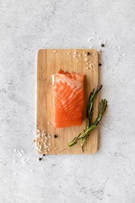 RECORD DATE NOT STATED A top view of fresh healthy salted salmon fish on a wooden board *** einer Spitze Ansicht des Frisch gesund gesalzen Lachs Fisch am einer hölzern Brett 5147945
