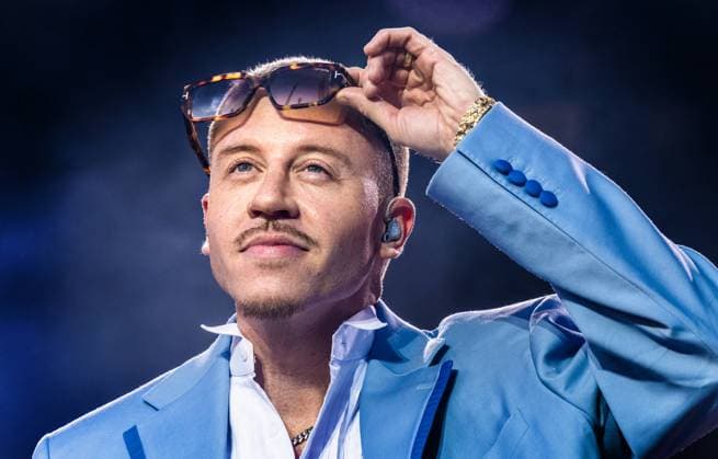 Bilder des Jahres 2023, Entertainment 05 Mai Entertainment Themen der Woche KW19 Entertainment Bilder des Tages STOCKHOLM 20230511 Den amerikanske artisten Macklemore uppträder pa Gröna Lunds stora scen under torsdagskvällen. STOCKHOLM SVERIGE x10090x *** STOCKHOLM 20230511 American artist Macklemore performs on Gröna Lunds main stage on Thursday night STOCKHOLM SVERIGE x10090x  Copyright: xClaudioxBrescianix xTTx MACKLEMORE GRÖNA LUND TTABB0000000000185860
