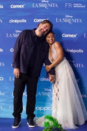 Entertainment Bilder des Tages May 11, 2023, Mexico City, Mexico: Actor Javier Bardem and actress Halle Bailey attend the red carpet of The little Mermaid film premiere at Toreo Parque Central. on May 11, 2023 in Mexico City, Mexico. Mexico City Mexico - ZUMAe321 20230512_zia_e321_007 Copyright: xJulianxLopezx