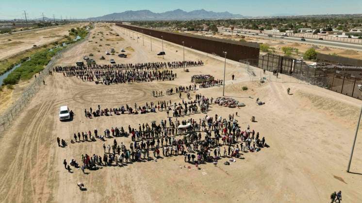 Aerial picture shows hundreds of migrants as they wait next to the border wall in El Paso, Texas, USA, 11 May 2023. The United States Border Patrol has detained 2,500 migrants in the last 48 hours and expects to complete their processing and transfer to its facilities in the next 24 hours, the head of the National Border Patrol, Raul Ortiz, announced Thursday. US Border Patrol detains 2,500 people in hours before the end of Title 42 !ACHTUNG: NUR REDAKTIONELLE NUTZUNG!  Copyright: xJonathanxFernandezx AME8785 20230512-f7b4d4f2ba7a4eacc1520afce36b265f1efbc28b