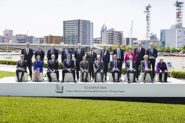 News Themen der Woche KW19 News Bilder des Tages Familienfoto des G7 Finanzministertreffens in Niigata, 12.05.2023. Niigata Japan *** Family photo of G7 finance ministers meeting in Niigata, 12 05 2023 Niigata Japan Copyright: xLeonxKuegelerx