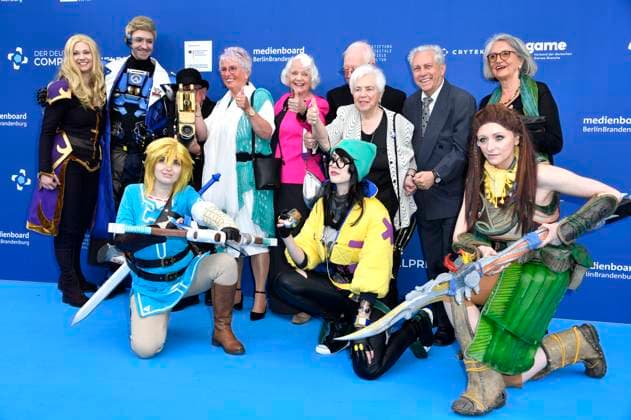 Seniors gambling with cosplayers at the award ceremony of the German Computer Game Award 2023 at Spindler Klatt Berlin, 11 05 2023 Foto:xN.xKubelkax xFuturexImage