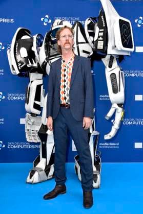 Uke Bosse with Gamescom Bot at the award ceremony of the German Computer Game Award 2023 at Spindler Klatt Berlin, 11 05 2023 Foto:xN.xKubelkax xFuturexImage