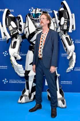 Uke Bosse with Gamescom Bot at the award ceremony of the German Computer Game Award 2023 at Spindler Klatt Berlin, 11 05 2023 Foto:xN.xKubelkax xFuturexImage