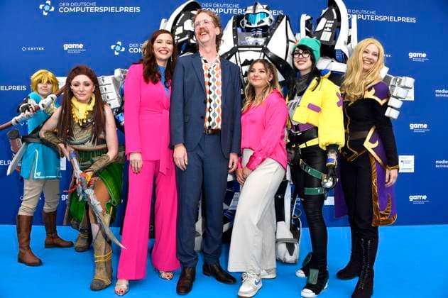 Katrin Bauerfeind, Uke Bosse and Olivia Osthushenrich aka Ollimeee with Gamescom Bot and cosplayers Princess Link, Aloy, Killjoy and Zelda at the German Computer Game Award 2023 ceremony at Spindler Klatt Berlin, 11 05 2023. Foto:xN.xKubelkax xFuturexImage