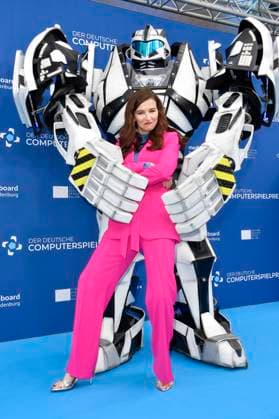 Katrin Bauerfeind with Gamescom Bot at the award ceremony of the German Computer Game Award 2023 at Spindler Klatt Berlin, 11 05 2023 Foto:xN.xKubelkax xFuturexImage