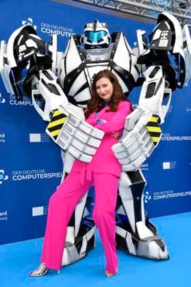 Katrin Bauerfeind with Gamescom Bot at the award ceremony of the German Computer Game Award 2023 at Spindler Klatt Berlin, 11 05 2023 Foto:xN.xKubelkax xFuturexImage