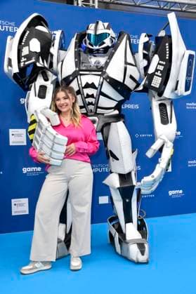 Olivia Osthushenrich aka Ollimeee with Gamescom Bot at the German Computer Game Award 2023 ceremony at Spindler Klatt Berlin, 11 05 2023. Foto:xN.xKubelkax xFuturexImage