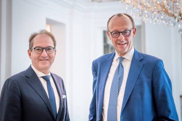 Filmempfang der CDU CSU-Bundestagsfraktion CDU Bundesvorsitzender Friedrich Merz gemeinsam mit Alexander Dobrindt Vorsitzender der CSU-Landesgruppe auf dem Filmempfang der CDU CSU-Bundestagsfraktion in der Deutsche Parlamentarische Gesellschaft auf Grund der bevorstehenden Verleihung des Deutschen Filmpreis Berlin Berlin Deutschland *** Film Reception of the CDU CSU Parliamentary Group CDU Federal Chairman Friedrich Merz together with Alexander Dobrindt Chairman of the CSU Regional Group at the Film Reception of the CDU CSU Parliamentary Group at the Deutsche Parlamentarische Gesellschaft due to the upcoming award ceremony of the German Film Award Berlin Berlin Germany