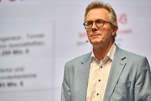 80 Seconds New Building Jörn Beckmann, CEO Züblin EUR, Europe, Germany, Berlin, 12 05 2023 Keynote Dipl Ing Jörn Beckmann, CEO Züblin Under the motto Every 80 seconds an apartment would have to be built to reach the goal of 400,000 new apartments per year The construction site talk 80 Seconds New Building mediates contac