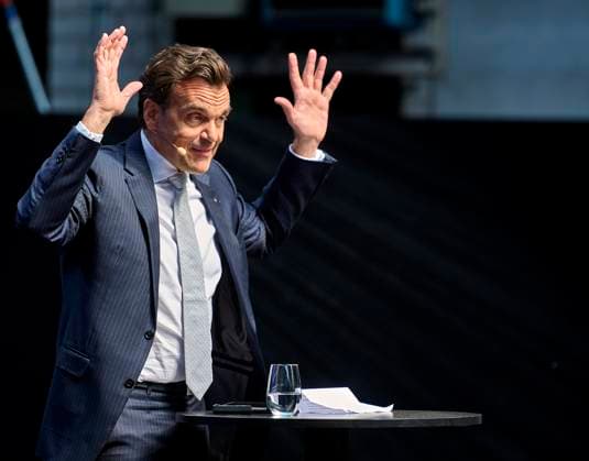 Christoph Gröner, CEO Gröner Group EUR, Europe, Germany, Berlin, 12 05 2023 Keynote Christoph Gröner, CEO Gröner Group Under the motto Every 80 seconds an apartment would have to be built in order to achieve the goal of 400,000 new apartments per year The construction site talk 80 seconds New Construction mediates contacts between politics, business