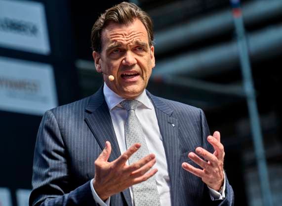 Christoph Gröner, CEO Gröner Group EUR, Europe, Germany, Berlin, 12 05 2023 Keynote Christoph Gröner, CEO Gröner Group Under the motto Every 80 seconds an apartment would have to be built in order to achieve the goal of 400,000 new apartments per year The construction site talk 80 seconds New Construction mediates contacts between politics, business