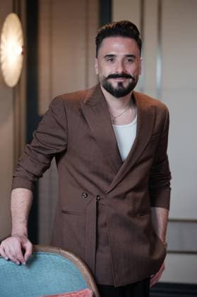 May 12, 2023, Madrid, Spain: Singer Riki Rivera, seen posing during the portrait session in Madrid. Madrid Spain - ZUMAs197 20230512_zaa_s197_010 Copyright: xAtilanoxGarciax