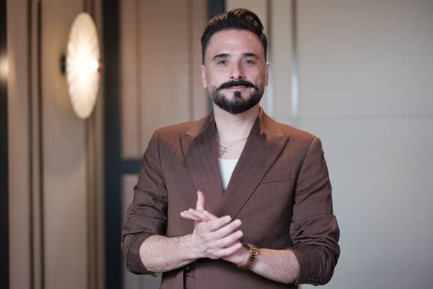May 12, 2023, Madrid, Spain: Singer Riki Rivera, seen posing during the portrait session in Madrid. Madrid Spain - ZUMAs197 20230512_zaa_s197_012 Copyright: xAtilanoxGarciax