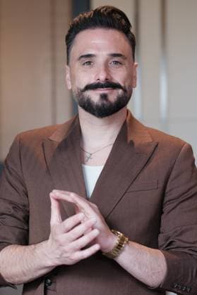 May 12, 2023, Madrid, Spain: Singer Riki Rivera, seen posing during the portrait session in Madrid. Madrid Spain - ZUMAs197 20230512_zaa_s197_015 Copyright: xAtilanoxGarciax
