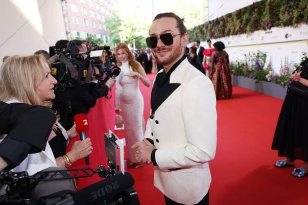 German Film Award 2023 Riccardo Simonetti on the Red Carpet at the Lola German Film Award 2023 ceremony at the Theater am Potsdamer Platz in Berlin 12 05 2023 Copyright: xEventpressx