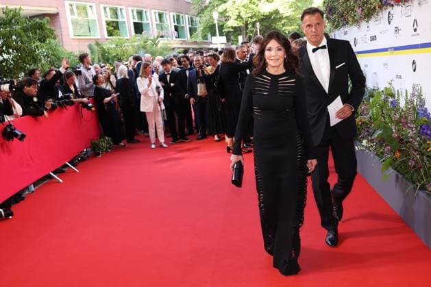 German Film Award 2023 Iris Berben with boyfriend Heiko Kiesow on the red carpet at the Lola German Film Award 2023 ceremony at the Theater am Potsdamer Platz in Berlin 12 05 2023 Copyright: xEventpressx