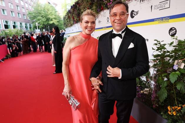 German Film Award 2023 Jan Josef Liefers with wife Anna Loos on the red carpet at the Lola German Film Award 2023 ceremony at the Theater am Potsdamer Platz in Berlin 12 05 2023 Copyright: xEventpressx