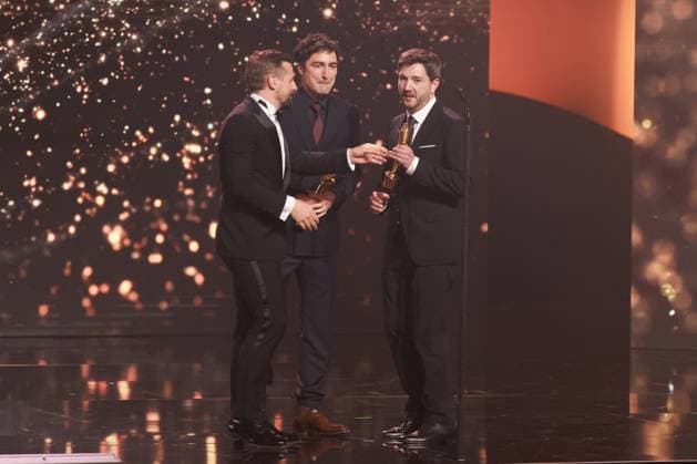 German Film Award 2023 Laudatio Klaas Heufer Umlauf BEST SCREENPLAY Winner Johannes Duncker, Ilker Catak at the award ceremony of the Lola German Film Award 2023 at the Theater am Potsdamer Platz in Berlin 12 05 2023 Copyright: xEventpressx
