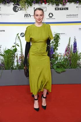 Luna Wedler arriving on the red carpet for the GERMAN FILM AWARD 2023 at the Theater am Potsdamer Platz in Berlin on 12 05 2023