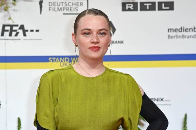 Luna Wedler arriving on the red carpet for the GERMAN FILM AWARD 2023 at the Theater am Potsdamer Platz in Berlin on 12 05 2023