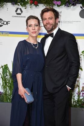Ken Duken with wife Marisa Leonie Bach arriving on the red carpet for the GERMAN FILM AWARD 2023 at the Theater am Potsdamer Platz in Berlin on 12 05 2023