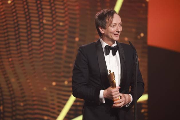 German Film Award 2023 BEST FILM MUSIC winner Volker Bertelmann IN THE WEST NOTHING NEW at the Lola German Film Award 2023 ceremony at the Theater am Potsdamer Platz in Berlin 12 05 2023 Copyright: xEventpressx