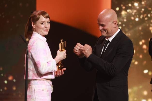 German Film Award 2023 Christian Berkel Laudator BESTE WEIBLICHE HAUPTROL winner Leonie Benesch at the Lola German Film Award 2023 ceremony at the Theater am Potsdamer Platz in Berlin 12 05 2023 Copyright: xEventpressx