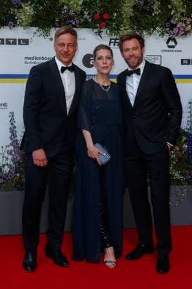 Event German Film Award 2023 Tom Wlaschiha and Ken Duken with wife Marisa Leonie Bach at the 73 German Film Award at the Theater am Potsdamerplatz on 12 05 2023 in Berlin Copyright: xEventpressxKochanx
