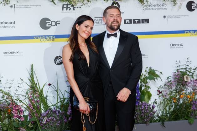 Event German Film Award 2023 Klaas Heufer circulation with wife Doris Golpashin at the 73 German Film Award in the theater at Potsdamerplatz on 12 05 2023 in Berlin Copyright: xEventpressxKochanx