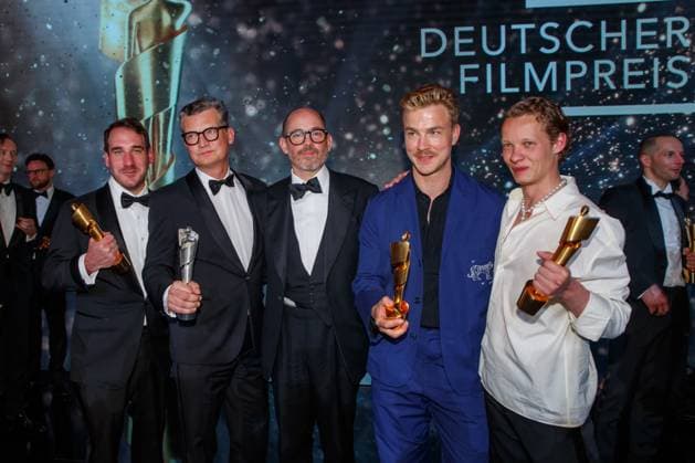 Event German Film Award 2023 James Friend, Malte Grunert, Edward Berger, Albrecht Schuch and Felix Kammerer at the 73 German Film Award in the Theater am Potsdamerplatz on 12 05 2023 in Berlin Copyright: xEventpressxKochanx