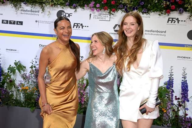 Taneshia Abt, Paula Kalenberg and Pheline Roggan at the 73 German Film Awards 2023 ceremony at Theater am Potsdamer Platz Berlin, 12 05 2023. Foto:xF.xKernx xFuturexImage