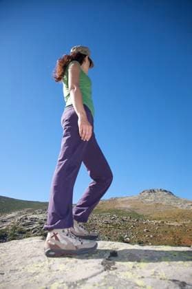 IMAGO Creative: Sommer, In den Bergen woman trekking at gredos mountains in avila spain Copyright: xInigoxQuintanillax xDesignxPicsx , 31027133 Copyright: TomxSpilliaertx xDesignxPics 31027133