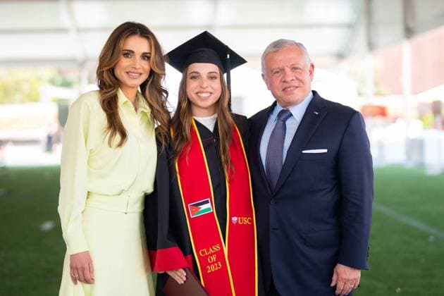 Bilder des Jahres 2023, Entertainment 05 Mai Entertainment Themen der Woche KW19 Entertainment Bilder des Tages 12-05-2023 Jordan King Abdullah II and Queen Rania, Princess Iman, and Mr. Jameel Thermiotis with Princess Salma at her graduation from the University of Southern California, USA.  Copyright: xPPEx