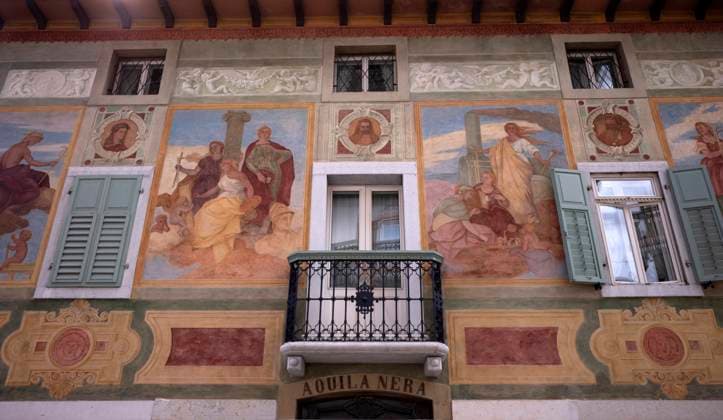 Wandgemälde auf einem Haus, Altstadt, Cortina d Ampezzo, Provinz Belluno, Venetien, Südtirol, Italien, Europa *** Wall painting at a House, Old Town, Cortina D Ampezzo, Province Belluno, Veneto, South Tyrol, Italy, Europe Copyright: imageBROKER MichaelxWeber iblimw08535981.jpg
