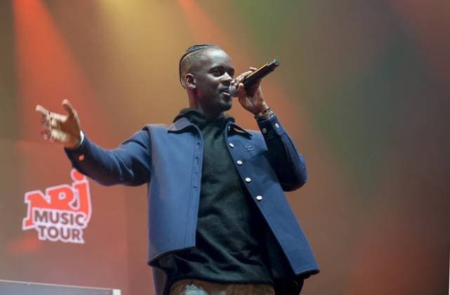 Le chanteur Black M sur la scene du Rugby Music Live, concert NRJ, une rencontre d™artistes et de sportifs devant 8000 spectateurs qui ont fait un don pour 3 associations : MBM (Manifestation de Bienveillance pour enfants Malade), les Zebres (Moments de rÃ confort pour les enfants hospitalisÃ s) et la fondation OVE ((enfants orphelins et dÃ munis) Ã Lyon, le 13 05 2023. - Black M - Rugby Music Live and the NRJ concert, a meeting of artists and sportsmen in front of 8000 spectators who made a donation for 3 associations: MBM (Manifestation of Benevolence for Sick Children), the Zebres (Moments of comfort for hospitalized children) and the OVE foundation ((orphaned and destitute children) in Lyon, 05 13 2023. CELEBRITES : Rugby music li 