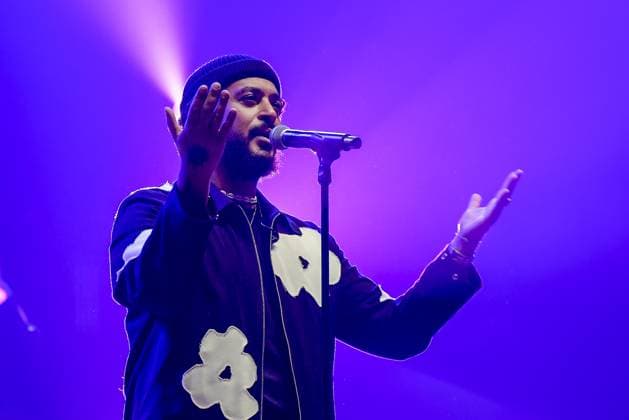 Le chanteur Slimane sur la scene du Rugby Music Live, concert NRJ, une rencontre d™artistes et de sportifs devant 8000 spectateurs qui ont fait un don pour 3 associations : MBM (Manifestation de Bienveillance pour enfants Malade), les Zebres (Moments de rÃ confort pour les enfants hospitalisÃ s) et la fondation OVE ((enfants orphelins et dÃ munis) Ã Lyon, le 13 05 2023. - Slimane in show - Slimane, Rugby Music Live and the NRJ concert, a meeting of artists and sportsmen in front of 8000 spectators who made a donation for 3 associations: MBM (Manifestation of Benevolence for Sick Children), the Zebres (Moments of comfort for hospitalized children) and the OVE foundation ((orphaned and destitute children) in Lyon, 05 13 2023. CELEBRITES 